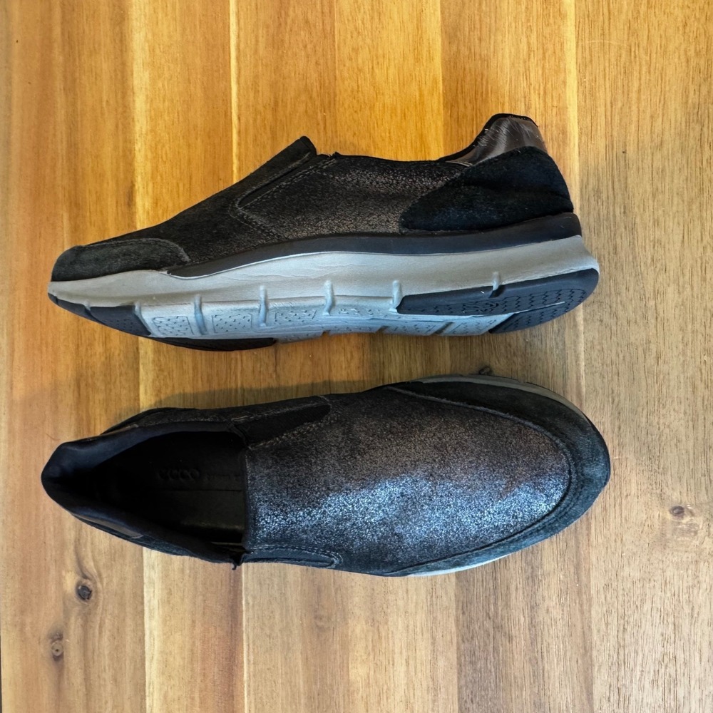 ECCO Esfadia Women 8-8.5 Black Metallic Leather Suede Slip On Sneakers Comfort